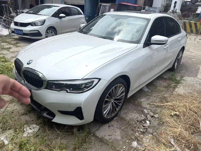 BMW 3 Series — фото автомобиля