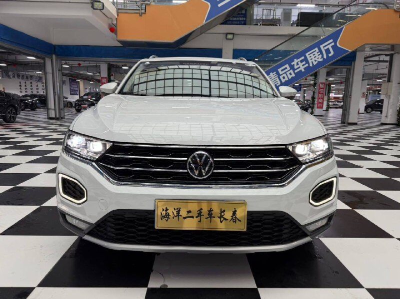 Volkswagen T-Roc — фото автомобиля