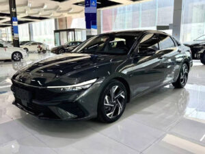 Hyundai Elantra фото 1