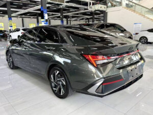 Hyundai Elantra фото 3