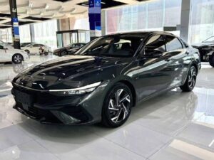 Hyundai Elantra фото 1