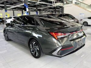 Hyundai Elantra фото 3